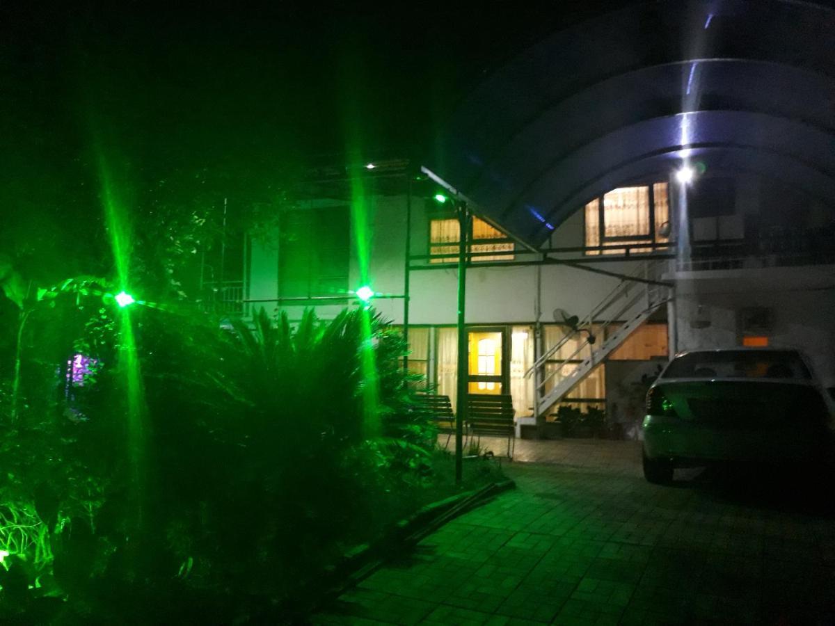 Гостевой Дом У Левы Gagry Exterior photo